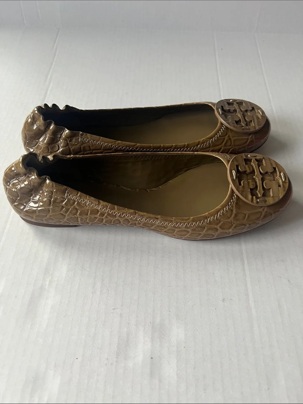 Tory Burch ballet flats croc-embossed leather finish logo plaque on toe